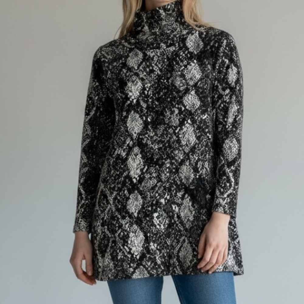 John Paul Richard Women’s Turtleneck Long Sleeve Tunic Black Snakeskin